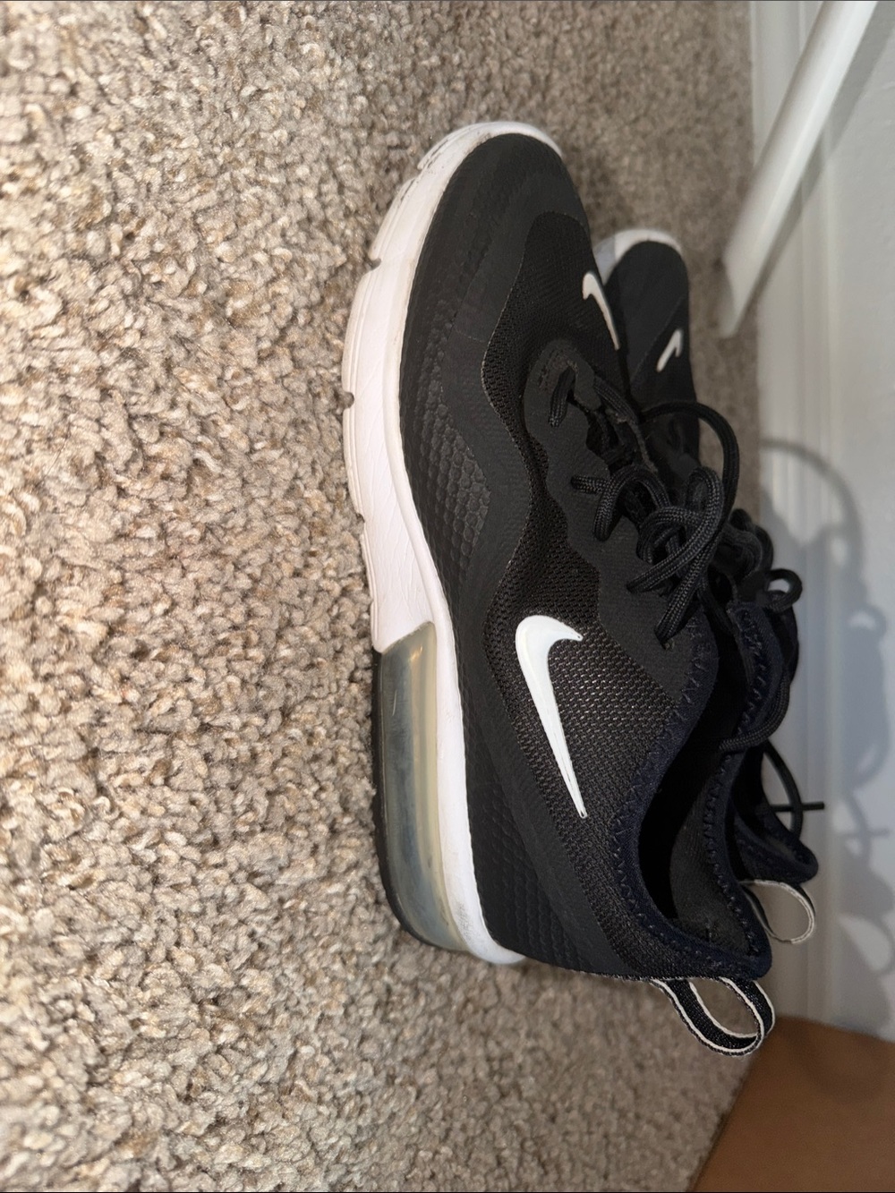 Nike Airmax women Black and White Air-Cushioned Sneakers.